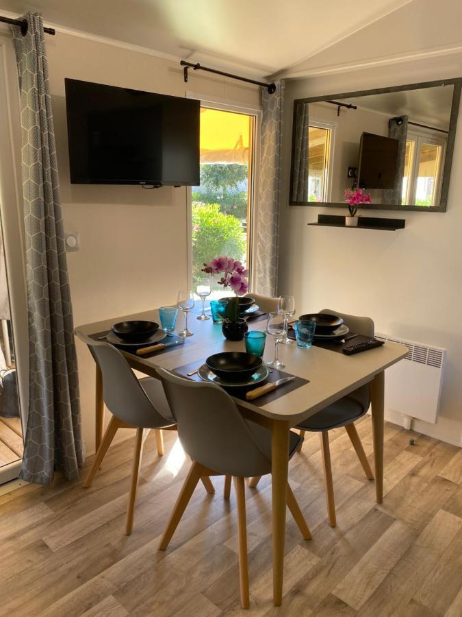 Mobil Home De Charme เฟรฌูส ภายนอก รูปภาพ